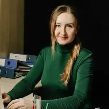 Алина Захарова